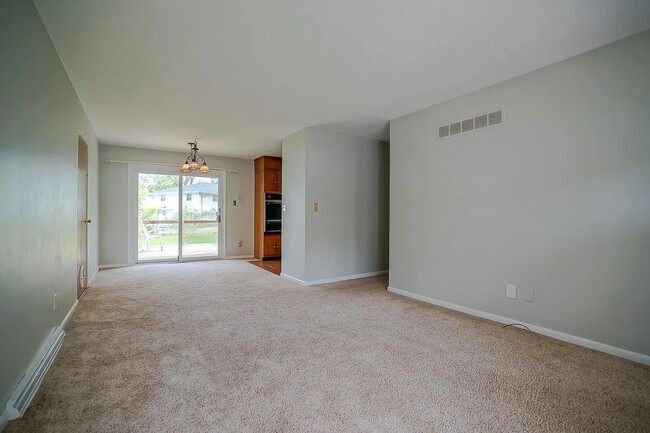6134-Lower & Upper N Jayar Drive