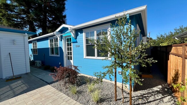 Building Photo - 124 Bloomfield Rd Rental