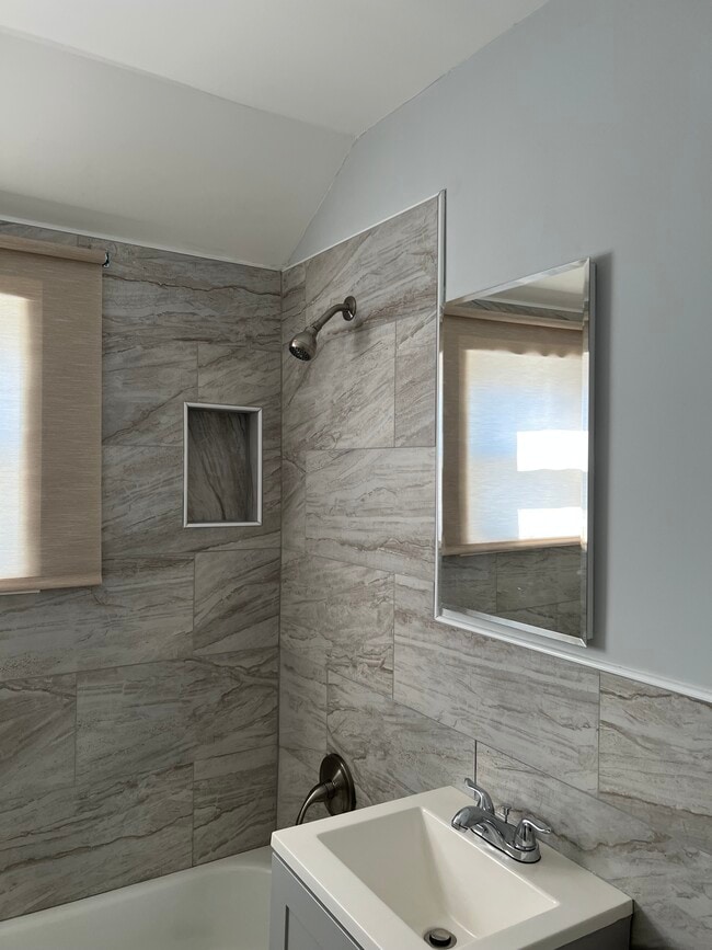 Photo - 119 DuPont Pl