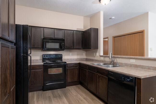 2BR, 2BA - 1,007SF - Kitchen - Wandermere Glen