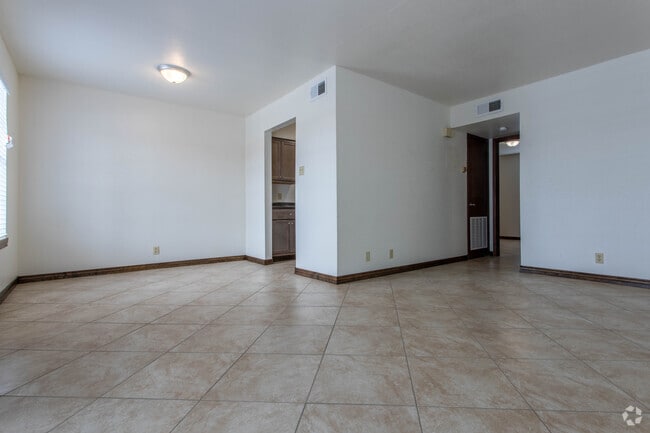 1 BR, 1 BA - 680 SF - Tropicana Apartments