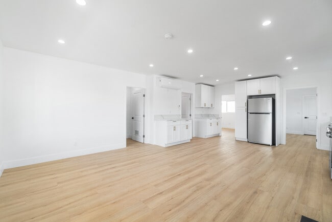 Photo - 301 S Cabrillo Ave