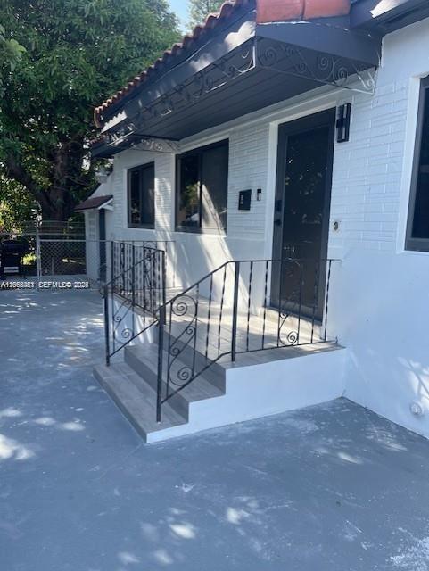 Building Photo - 910 SW 8th Ave Unit D