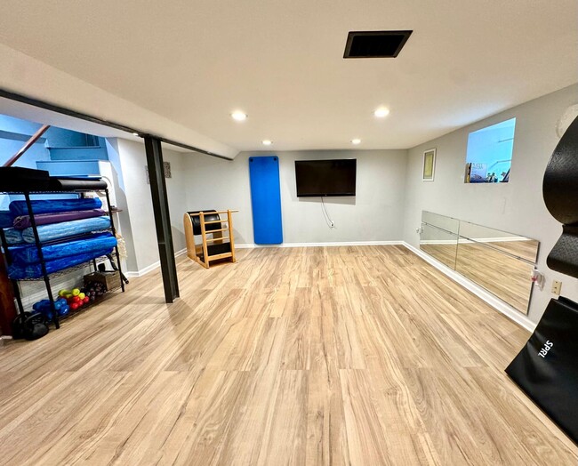 Photo - 611 Harvard Rd