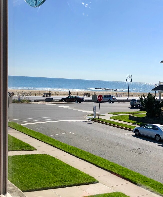 Building Photo - 1304 Ocean Ave Unit 4B