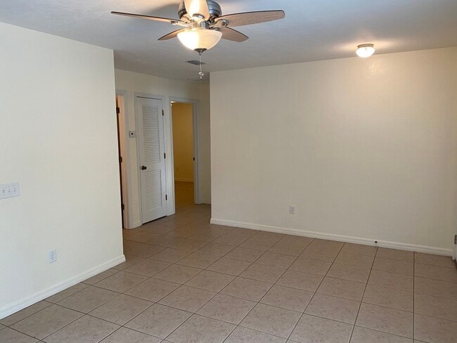 Building Photo - 1023 NE 2nd Ave Rental