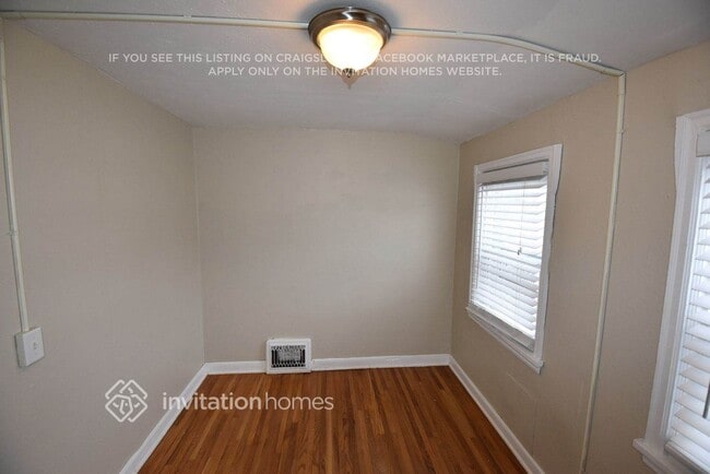 Photo - 1612 St Albans St N