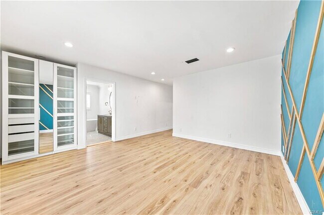 Photo - 5400 Columbus Ave