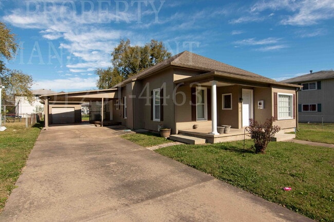 Building Photo - 4 Bedroom 1 Bath