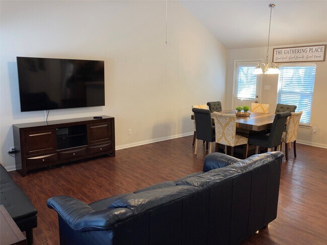 Photo - 149 Morris Ln