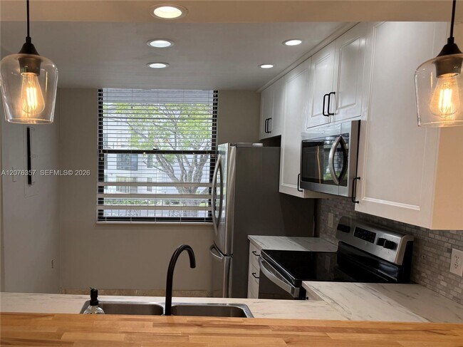 Photo - 1520 Whitehall Dr Unit 206