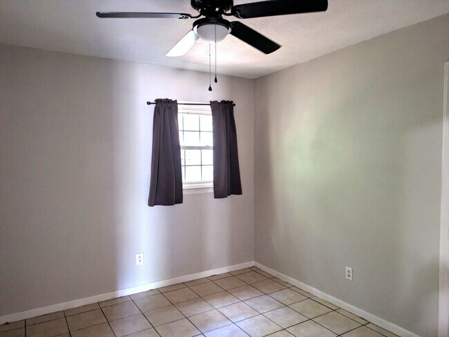 Photo - 211 8th Ave Dr SE Unit Apt 3