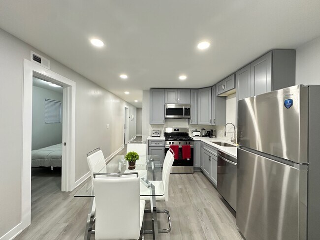 Photo - 1937 W Grand Ave Unit 2