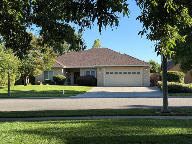 Building Photo - 4 Bedroom Home for Rent in Chico CA | 3 Bathrooms, Fireplace, Yard & Garage