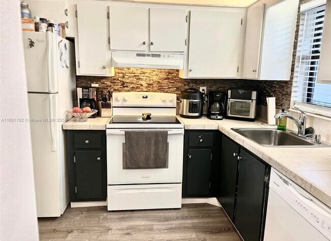 Photo - 9235 SW 8th St Unit 507