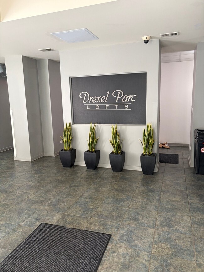 Photo - 4537 S Drexel Blvd Unit 601