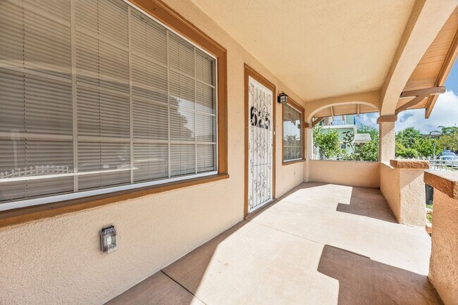 Photo - 625 W 41st Dr