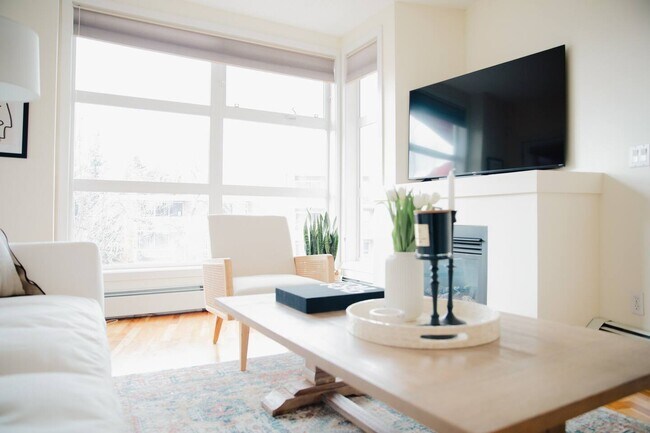 Photo - 315 24 Av SW Unit 318