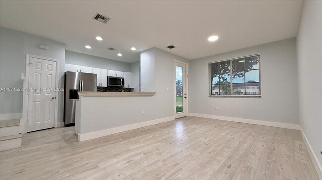 Building Photo - 1976 SW 60th Terrace Rental