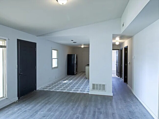 Photo - 133 St Thomas Ln