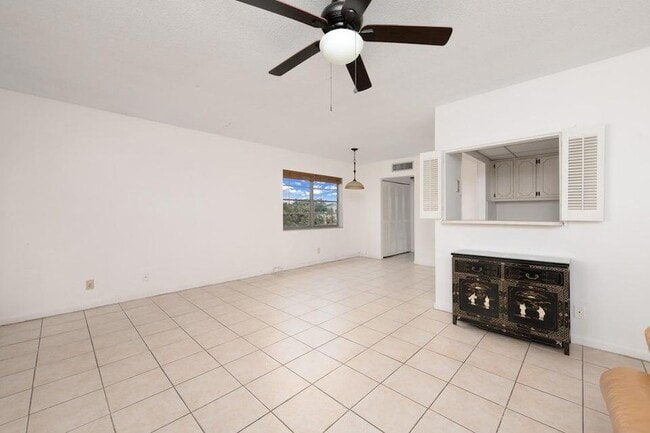 Photo - 260 Norwich K