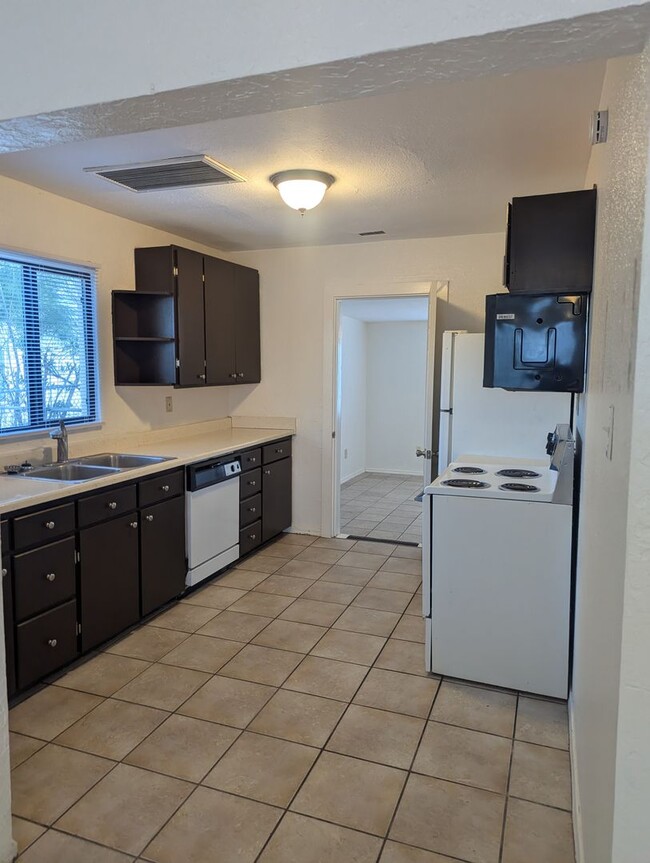 Photo - 835 W Tipton Dr