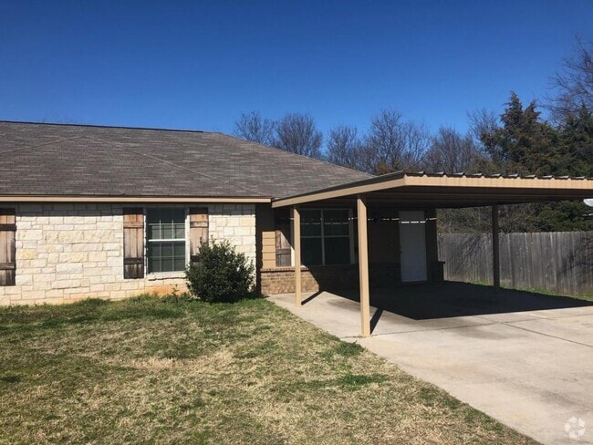Building Photo - 310 Shirley Dr Rental
