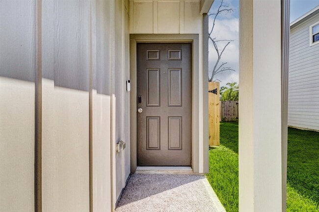 Photo - 7968 Henson St