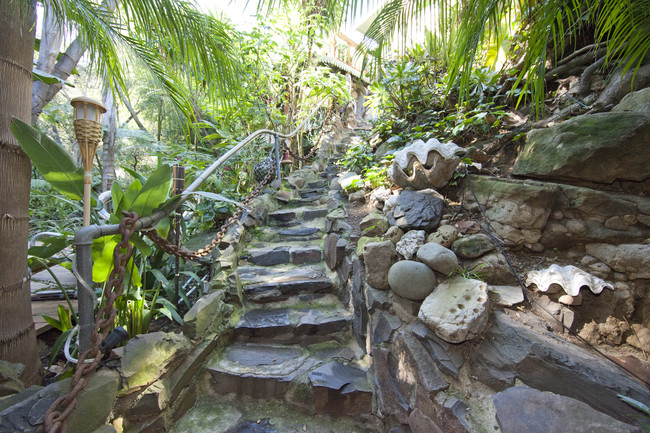 Escaleras al edificio - 19623 Grand View Dr Casa