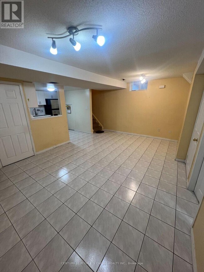 Photo - 558 Kaiser Dr