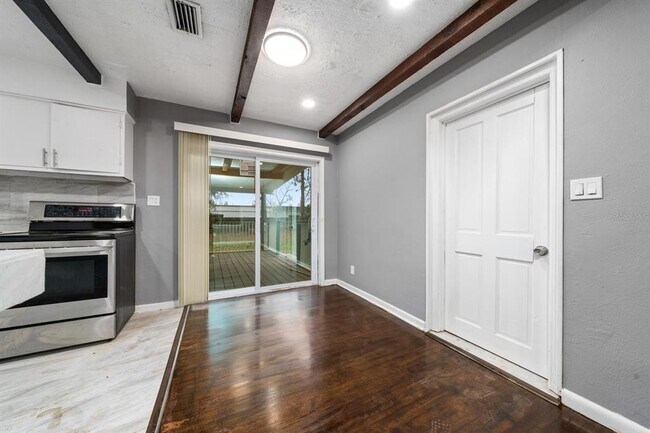 Photo - 6531 Hill Top Rd