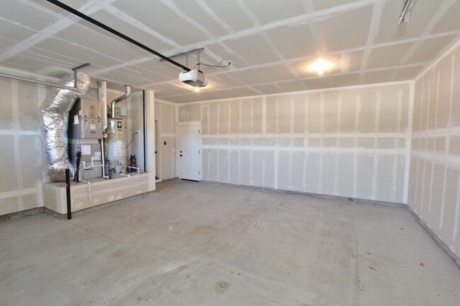 Building Photo - Immaculate North End Home