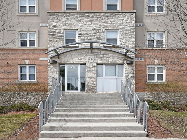 Photo - Student Housing in Waterloo - Students Only Unité 401-Room5