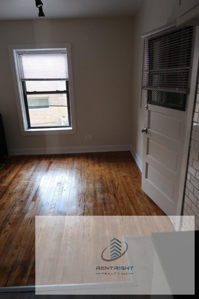 1700-1710 W Albion