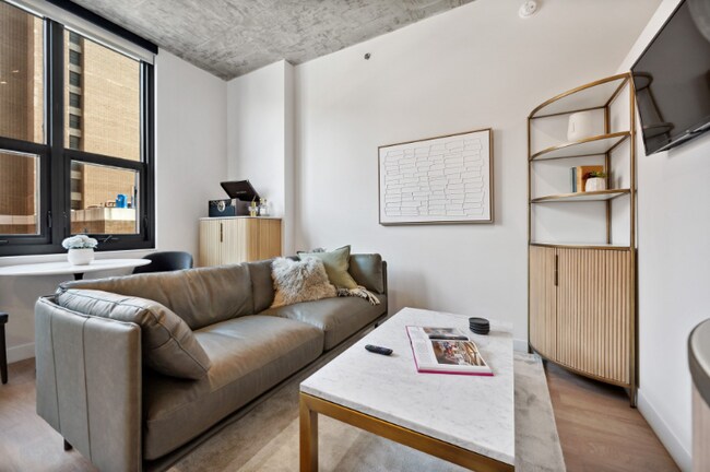 Photo - 220 W Institute Pl