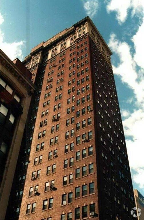 Building - The Chancellor Rental