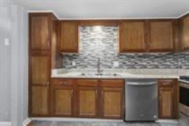 Photo - 606 NW Valleybrook Rd
