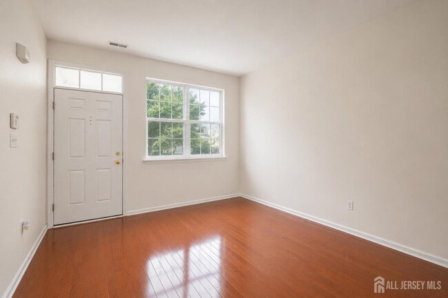 Photo - 12 Scarlet Oak Dr