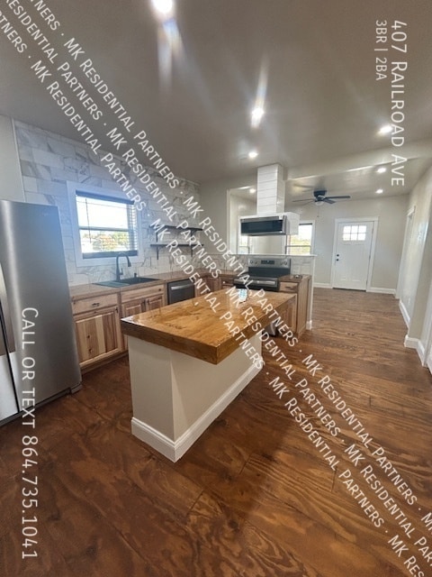 Photo - 407 Railroad Ave