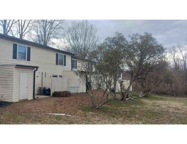 Photo - 115 Eastcliff Dr SE