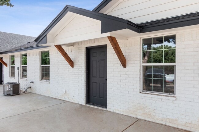Photo - 9114 Apartment Homes || Midway ISD || Wate...