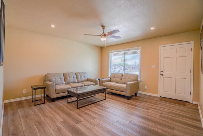 Photo - 845 W Romo Jones St