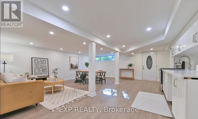 Photo - 421 Browndale Crescent