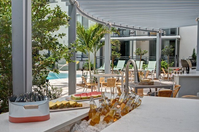 Dine-in Summer Kitchen