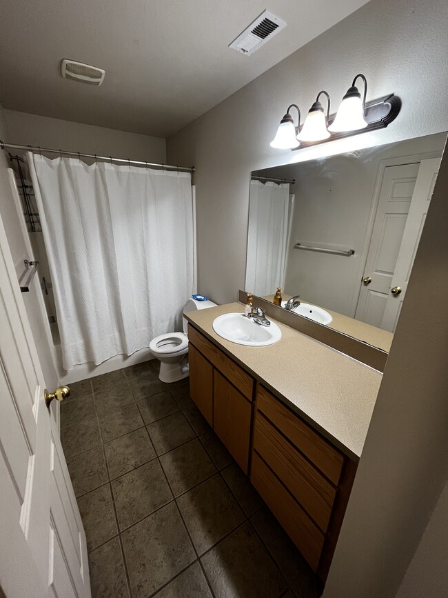Photo - 2518 Valley View Ct Unit B