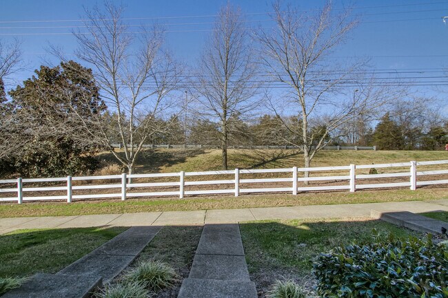 Photo - 1006 Halifax Ln