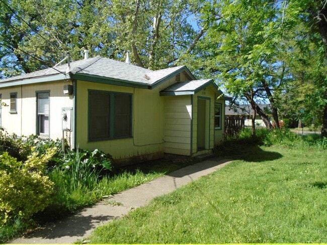 Building Photo - 3181-3183 Pioneer Ln Unit 3181