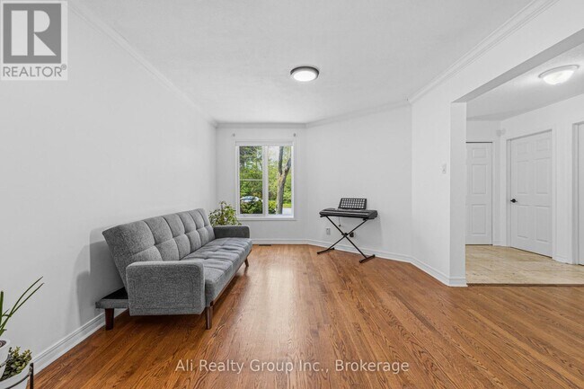 Photo - 132 Grenadier Way