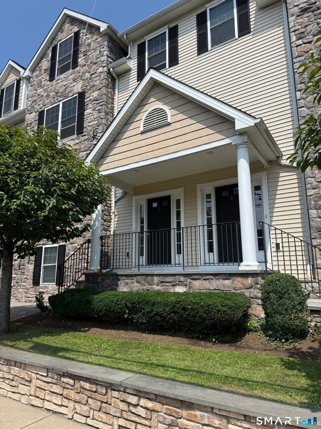 Building Photo - 1707 Summer St Unit 6