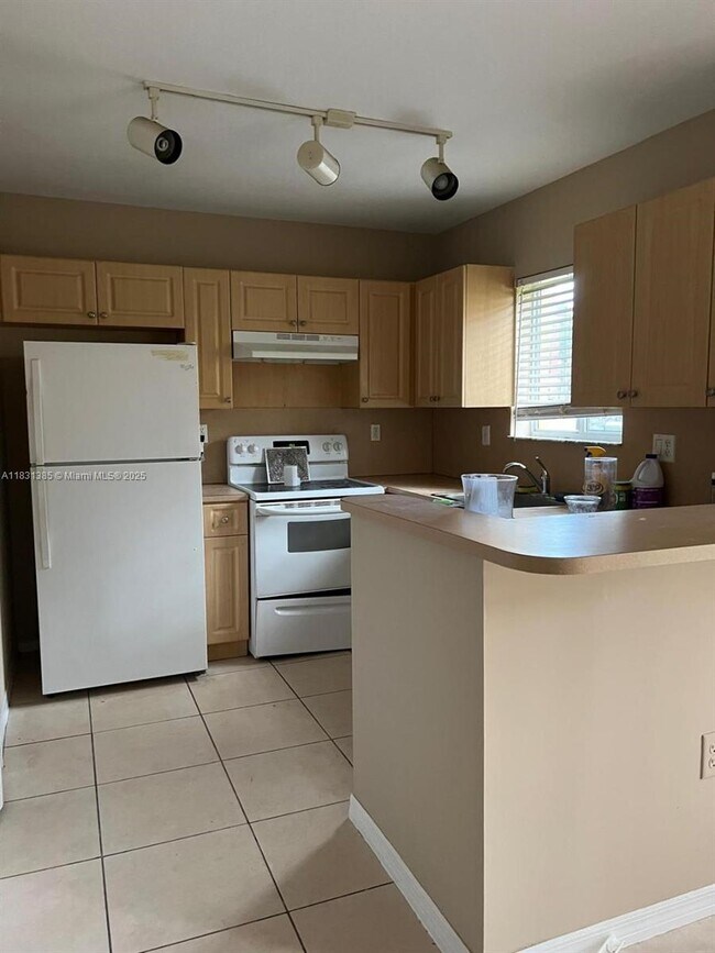 Photo - 945 NE 33rd Terrace Unidad 101